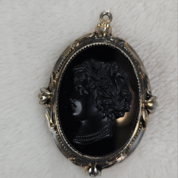 Antique Vintage Jewelry - Antique Cameo Locket Necklace